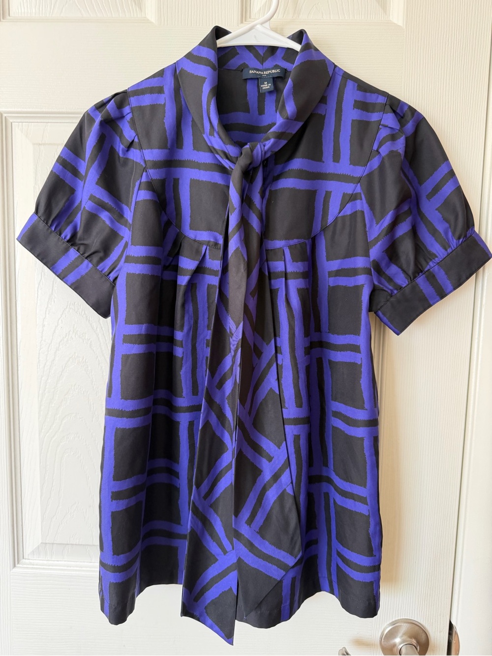 Banana Republic Black & Purple Geometric Tie-Neck Short Sleeve Blouse